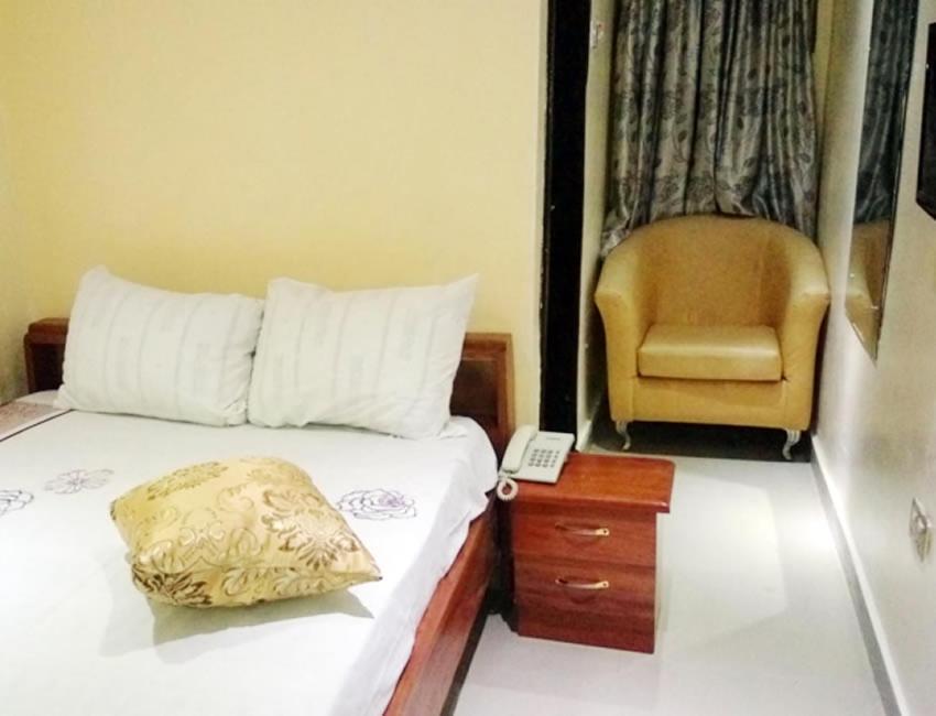 Ben Auto Hotel Lagos Extérieur photo