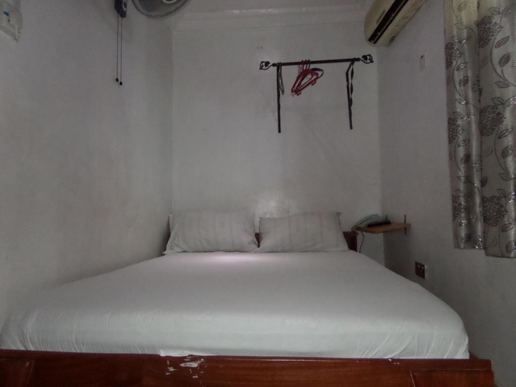 Ben Auto Hotel Lagos Extérieur photo