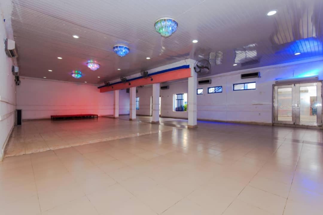 Ben Auto Hotel Lagos Extérieur photo