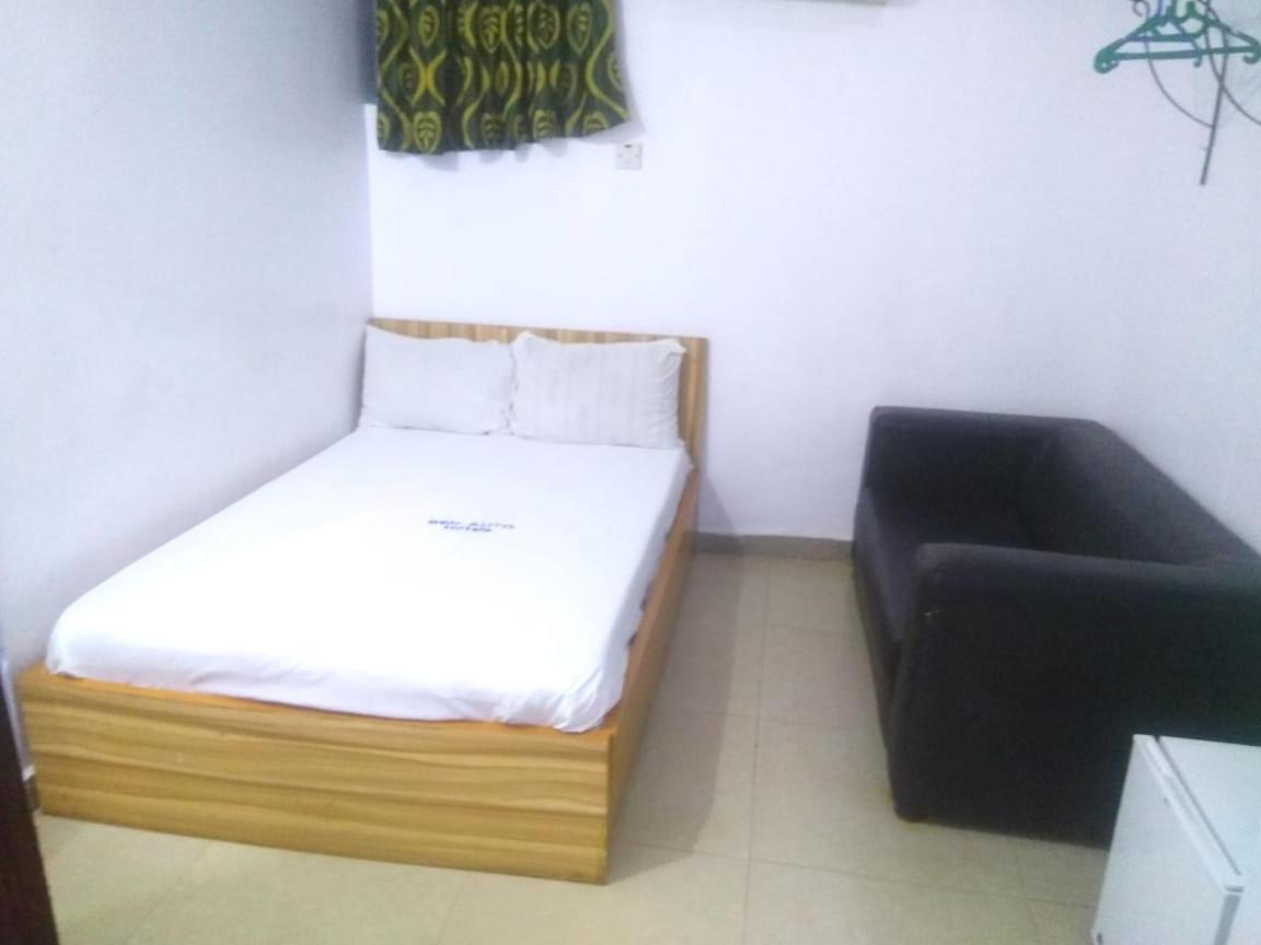 Ben Auto Hotel Lagos Extérieur photo