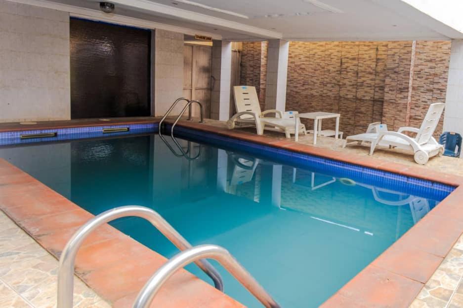 Ben Auto Hotel Lagos Extérieur photo