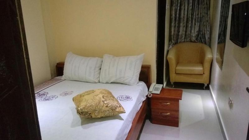 Ben Auto Hotel Lagos Extérieur photo