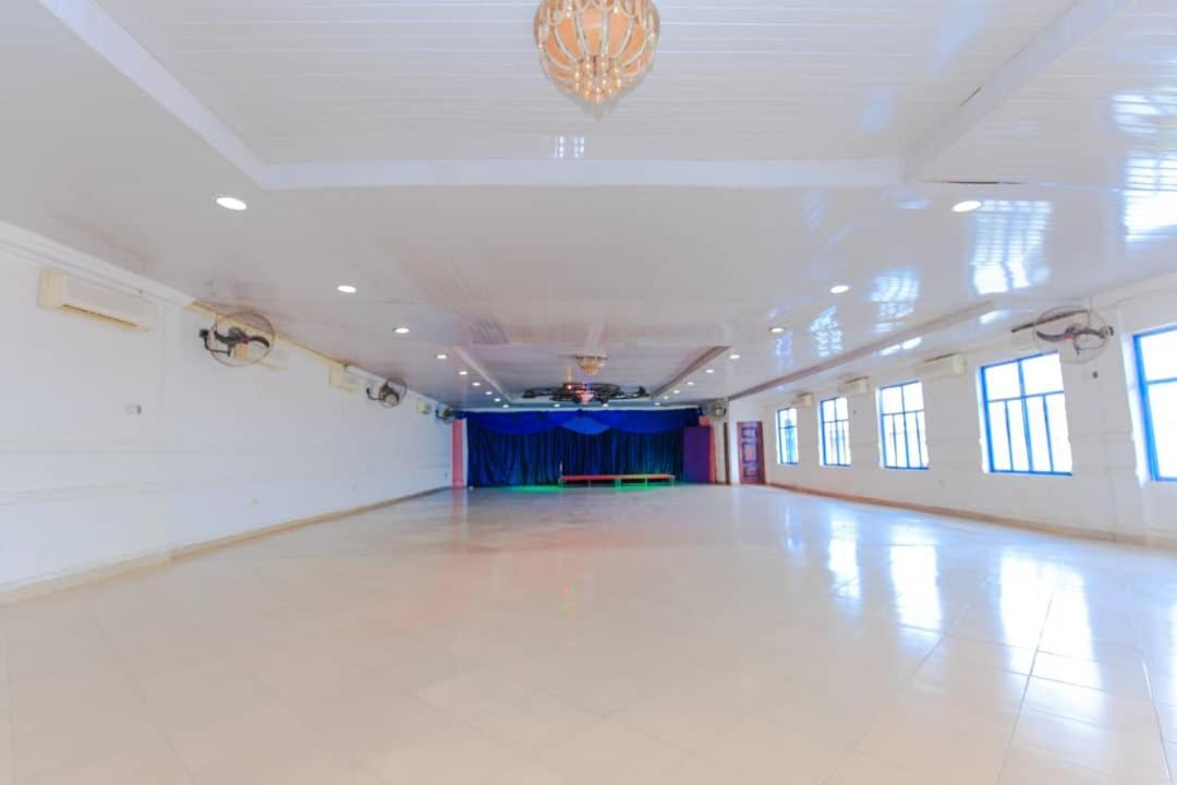 Ben Auto Hotel Lagos Extérieur photo