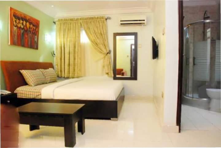 Ben Auto Hotel Lagos Extérieur photo
