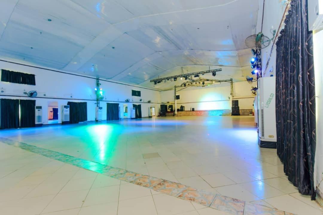 Ben Auto Hotel Lagos Extérieur photo