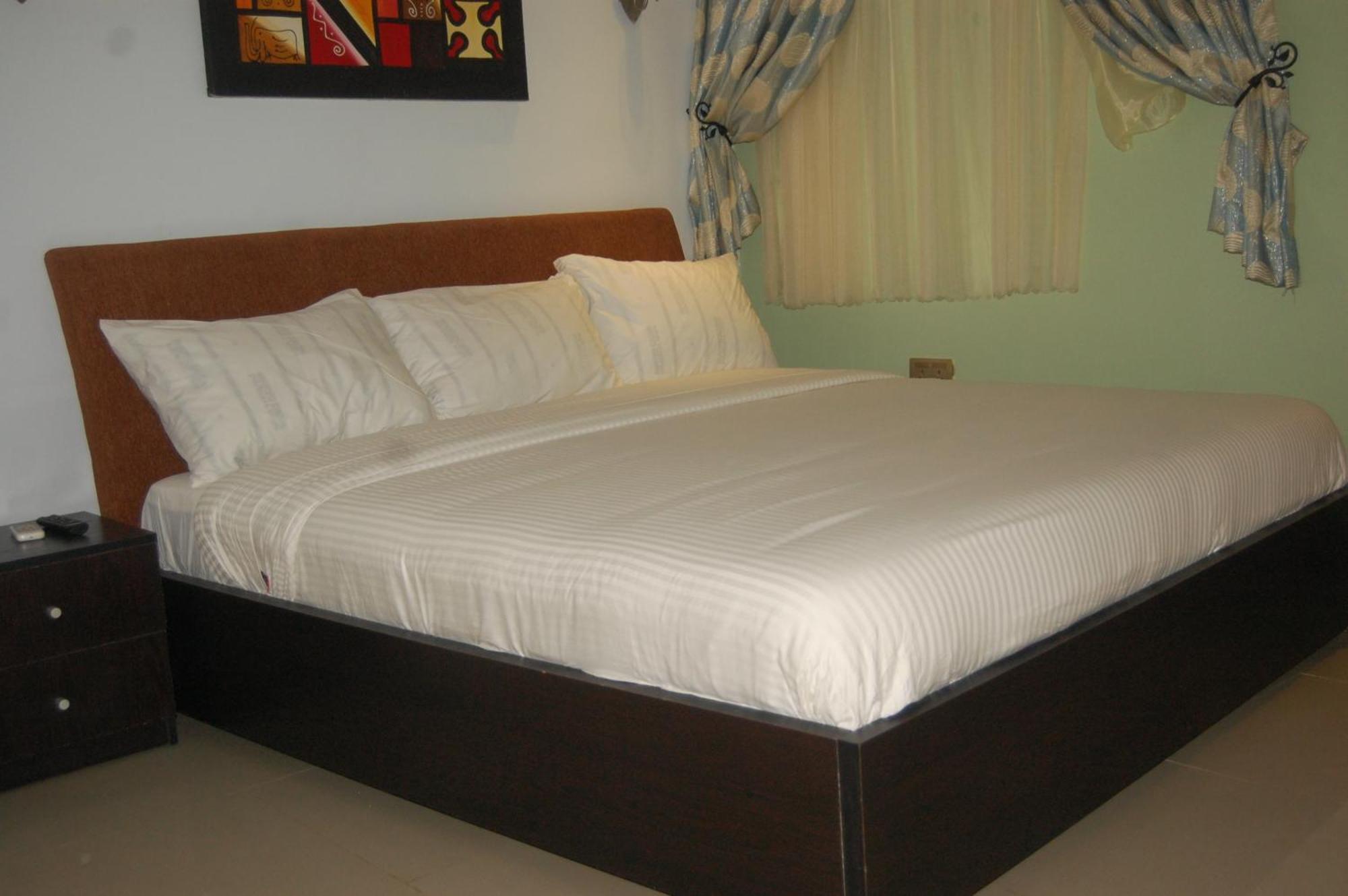 Ben Auto Hotel Lagos Extérieur photo