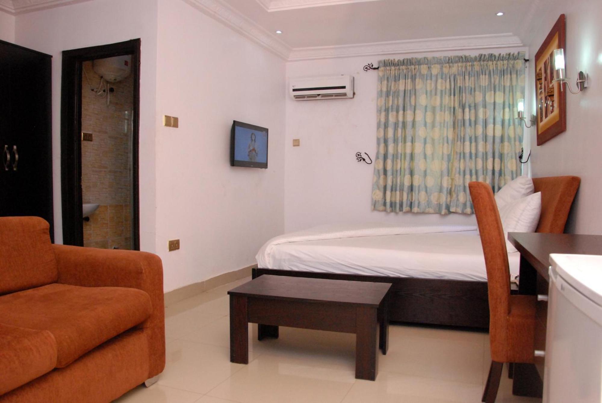 Ben Auto Hotel Lagos Extérieur photo