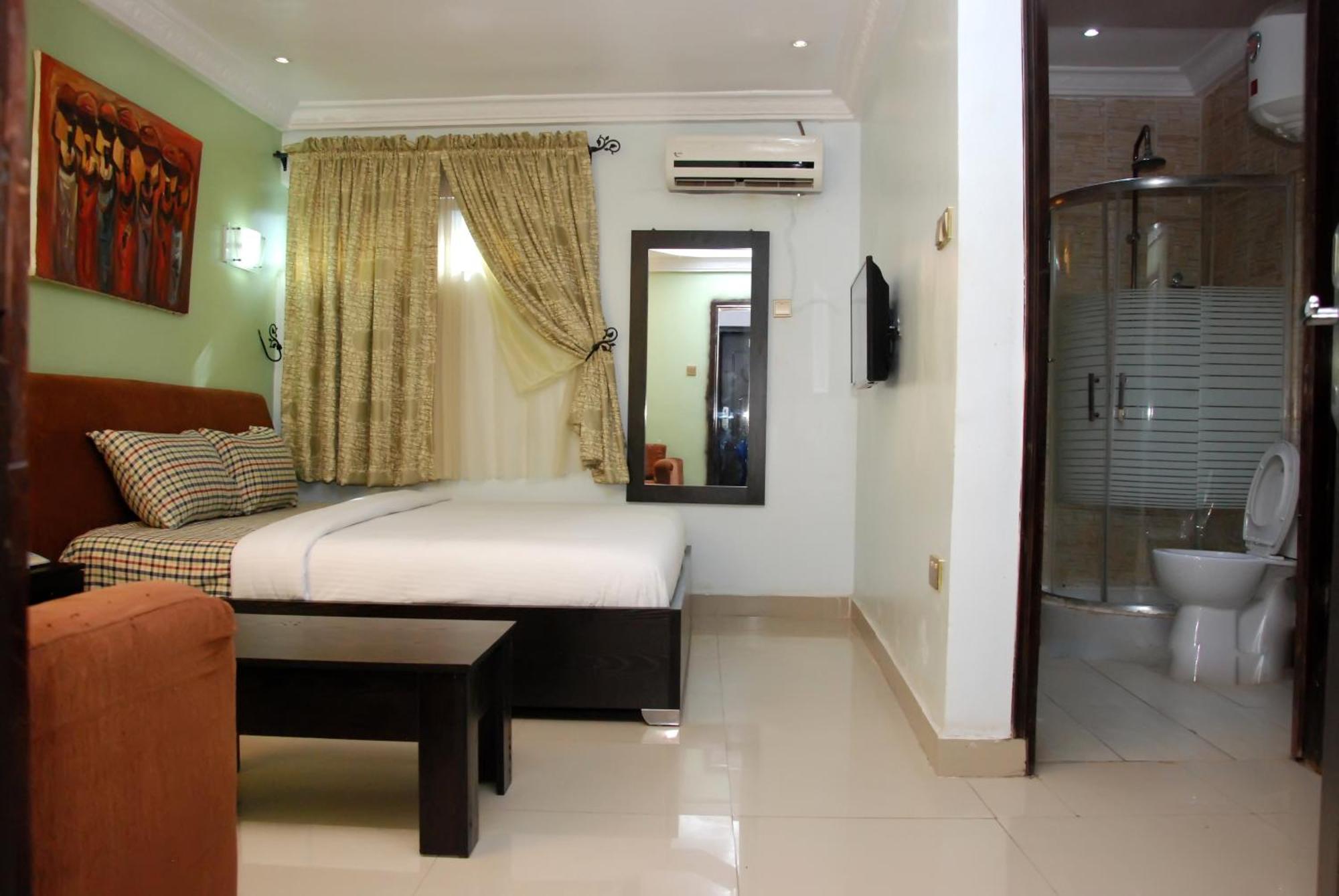 Ben Auto Hotel Lagos Extérieur photo