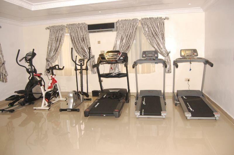 Ben Auto Hotel Lagos Extérieur photo