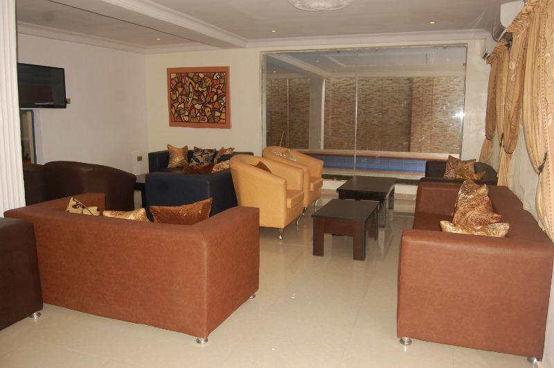 Ben Auto Hotel Lagos Extérieur photo