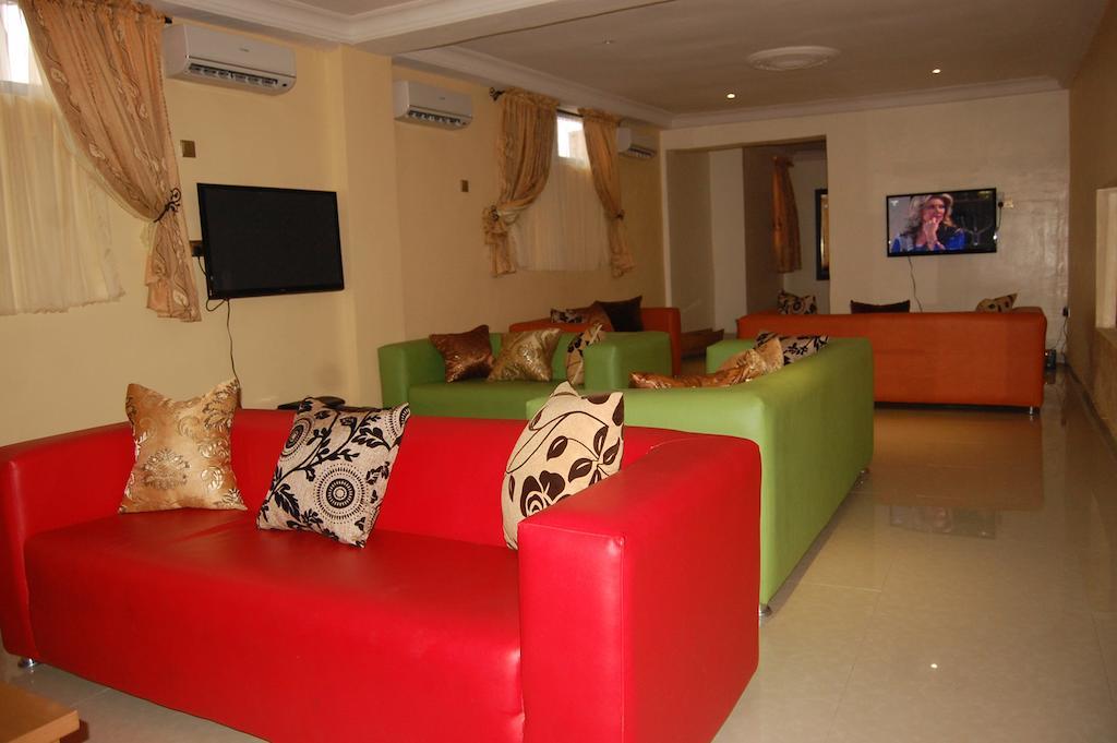 Ben Auto Hotel Lagos Extérieur photo