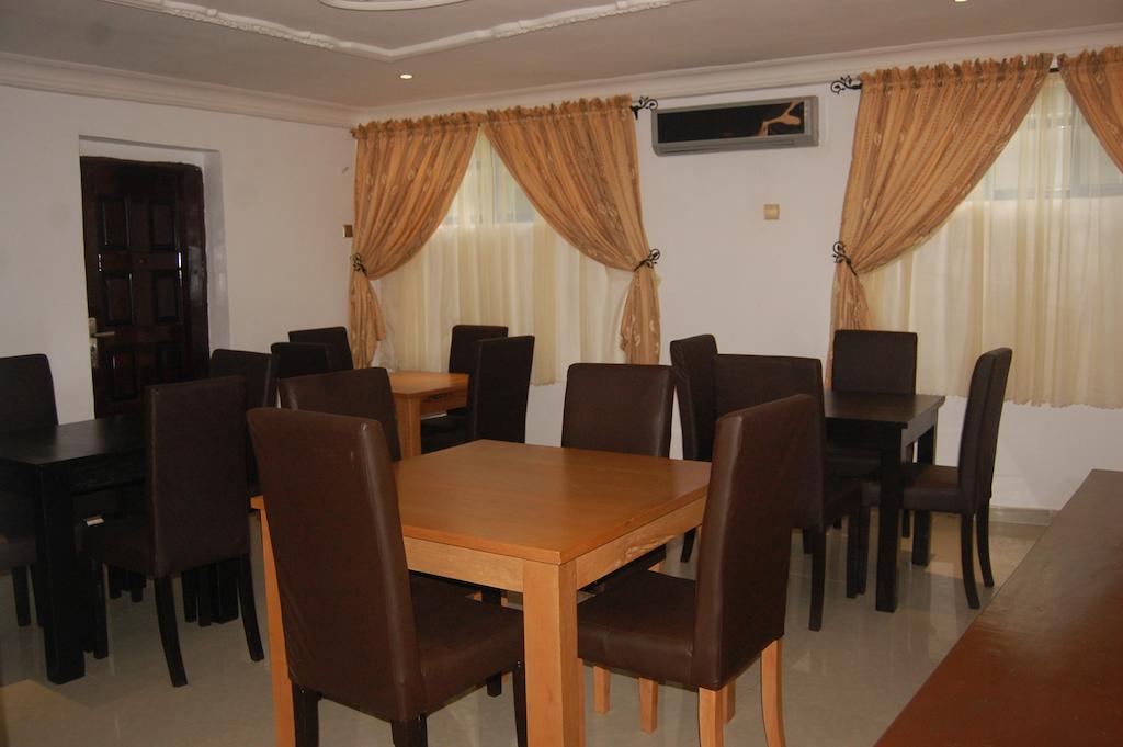 Ben Auto Hotel Lagos Extérieur photo