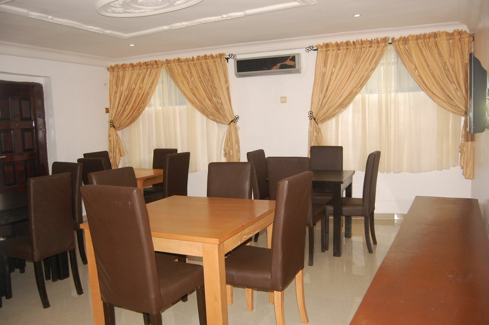 Ben Auto Hotel Lagos Extérieur photo