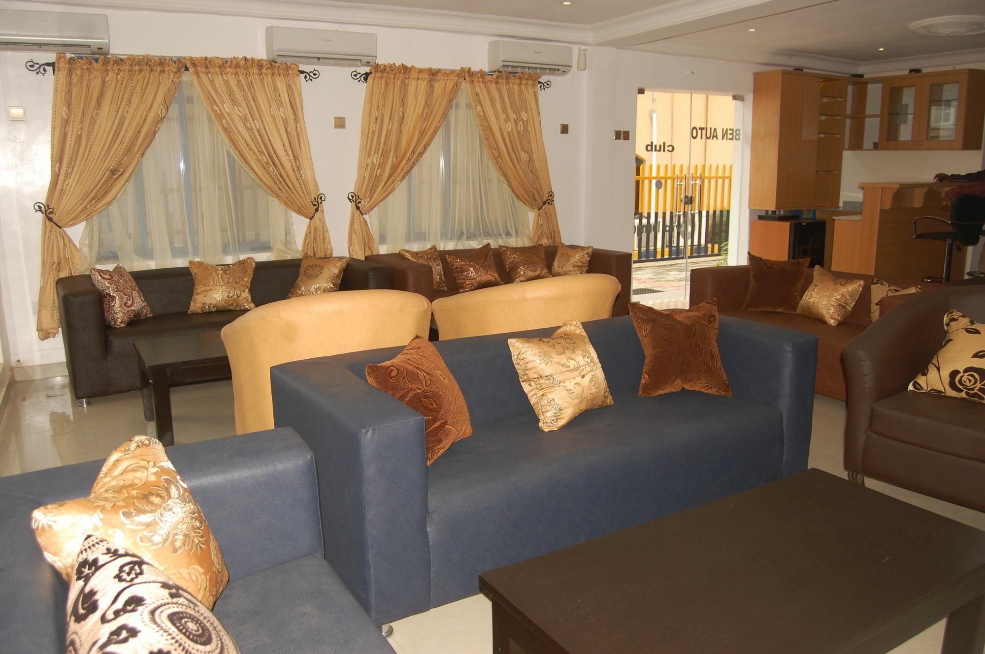 Ben Auto Hotel Lagos Extérieur photo