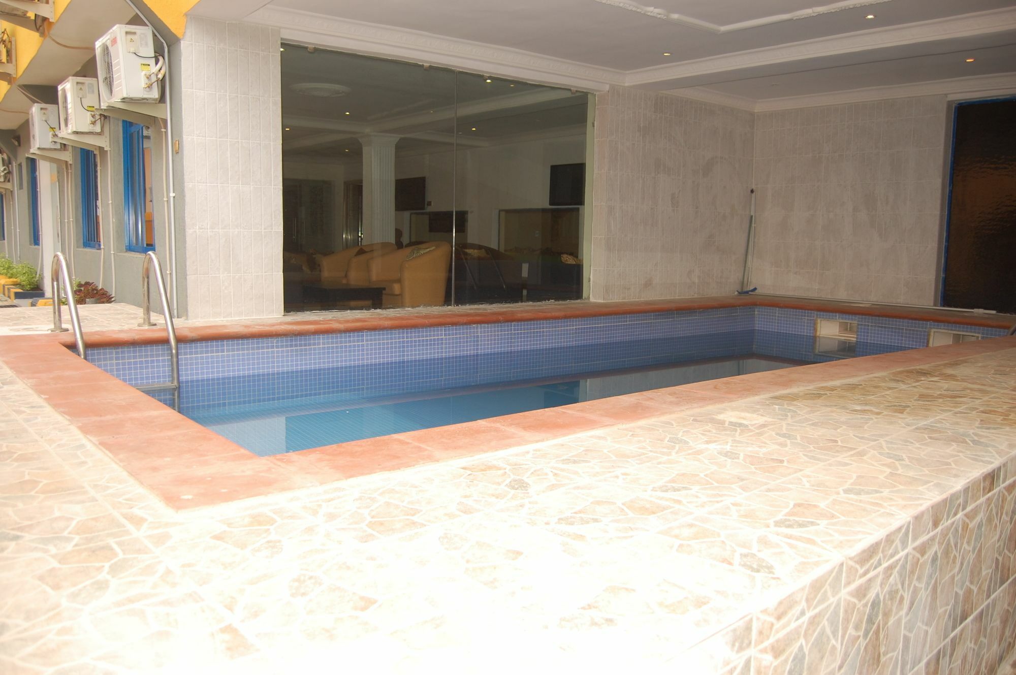 Ben Auto Hotel Lagos Extérieur photo