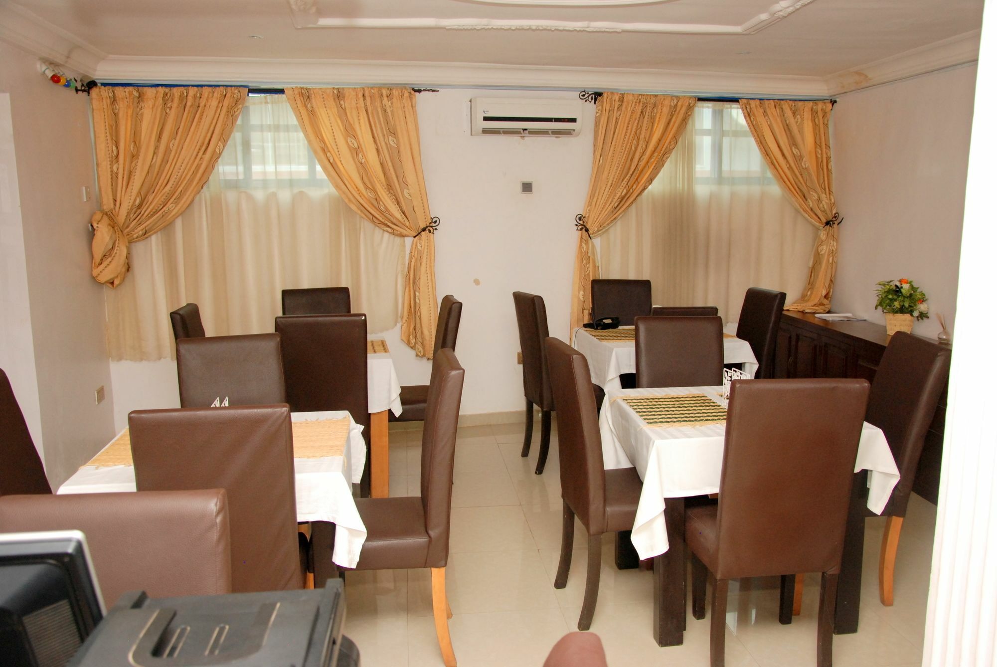 Ben Auto Hotel Lagos Extérieur photo