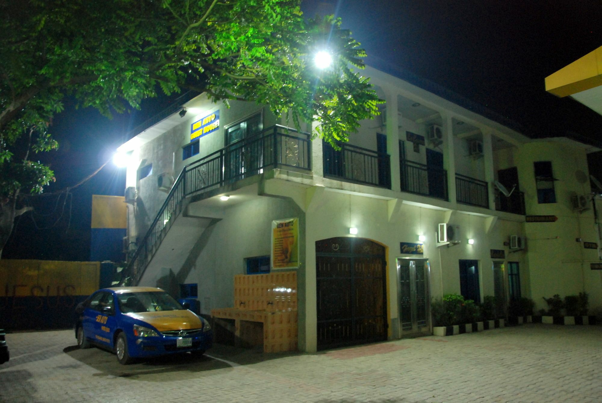 Ben Auto Hotel Lagos Extérieur photo