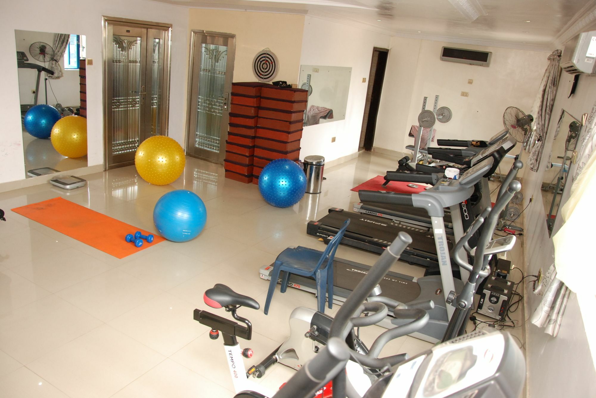 Ben Auto Hotel Lagos Extérieur photo